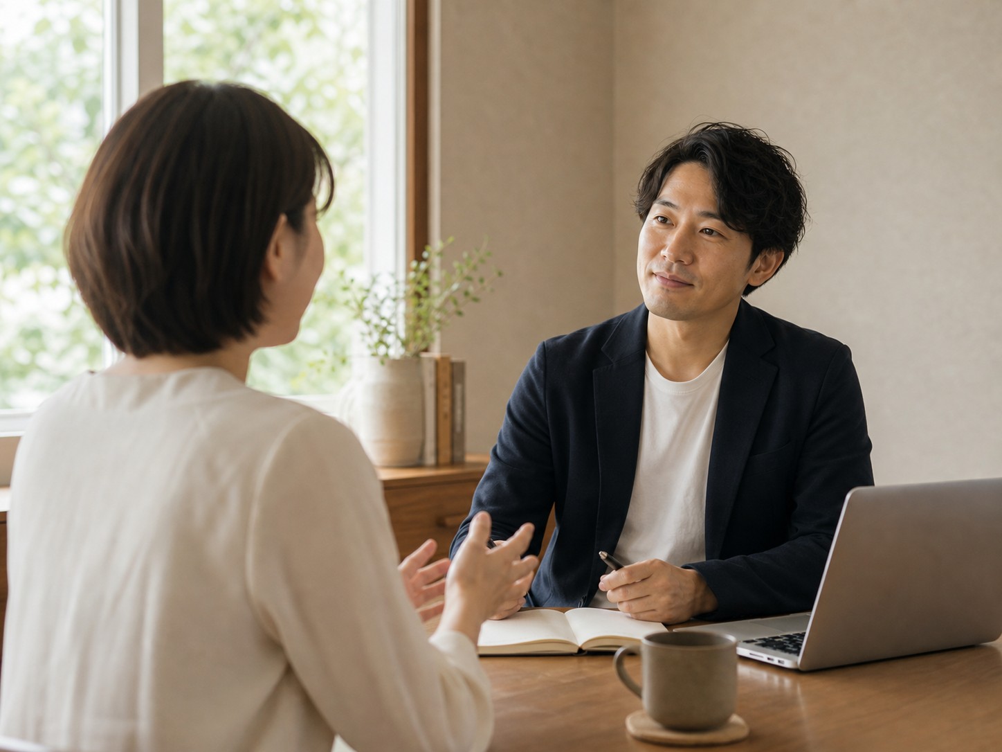 否定せずに話を聞く相談風景